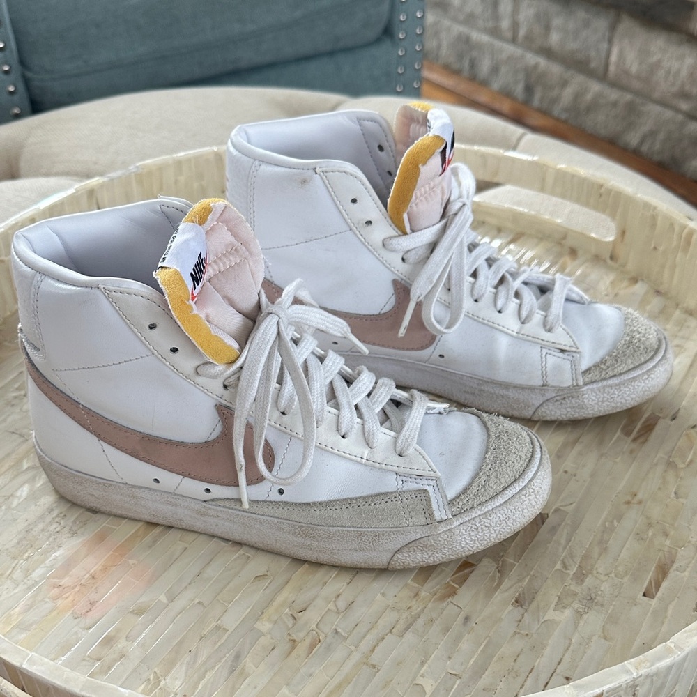 Nike White and Light Pink High-Tops
